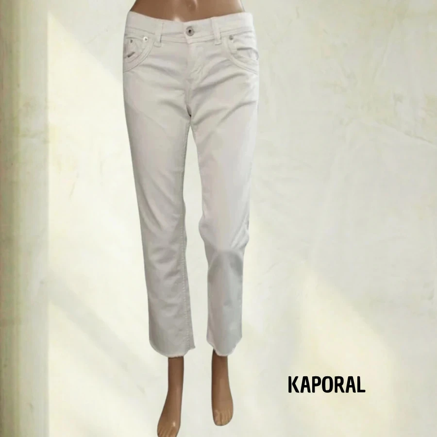 Jean Kaporal modéle slam - coupe straight cropped - taille basse - extensible - blanc impeccable